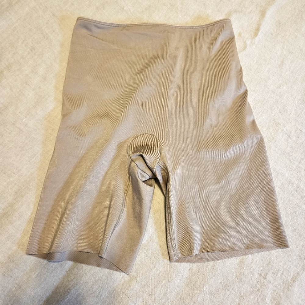 Spanx shapewear shorts (beige)